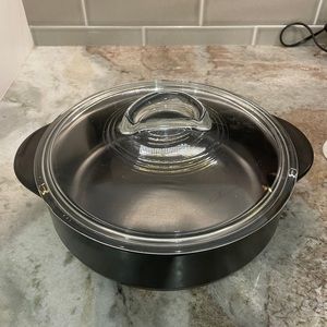 Pampered Chef Rockcrok Dutch oven with lid